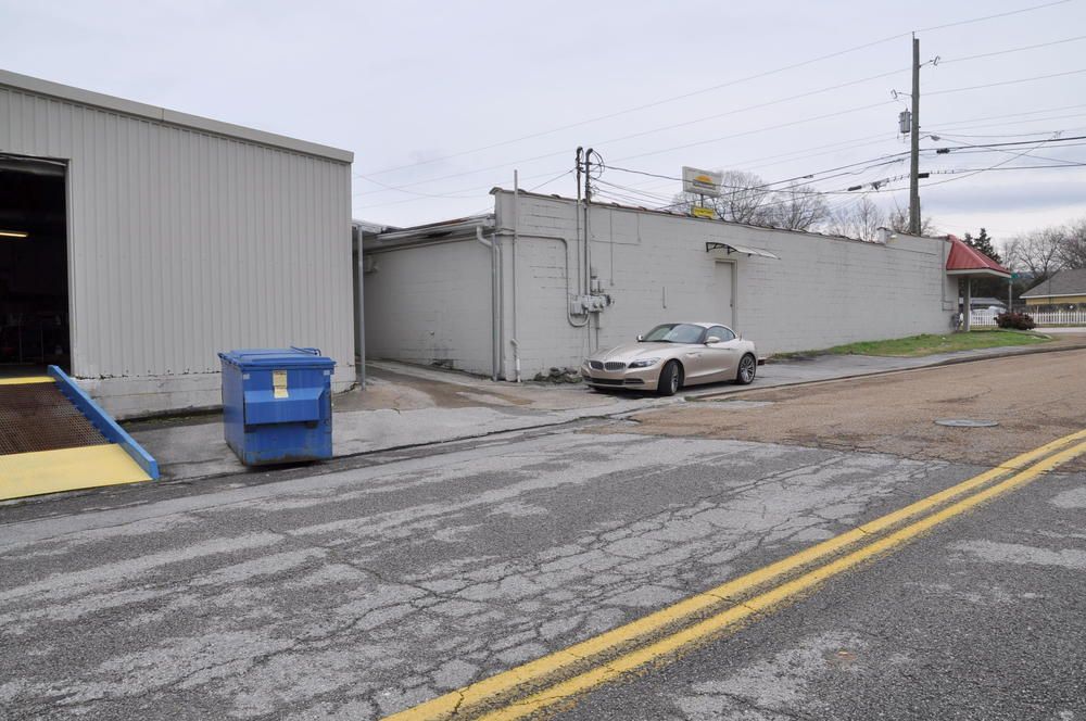 Office-Retail and Warehouse on Hixson PIke: 5424 Hixson Pike, Hixson, TN 37343